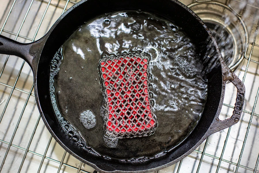 Lodge: Red Silicone + Chainmail Scrubbing Pad 4 Lodge: Red Silicone + Chainmail Scrubbing Pad