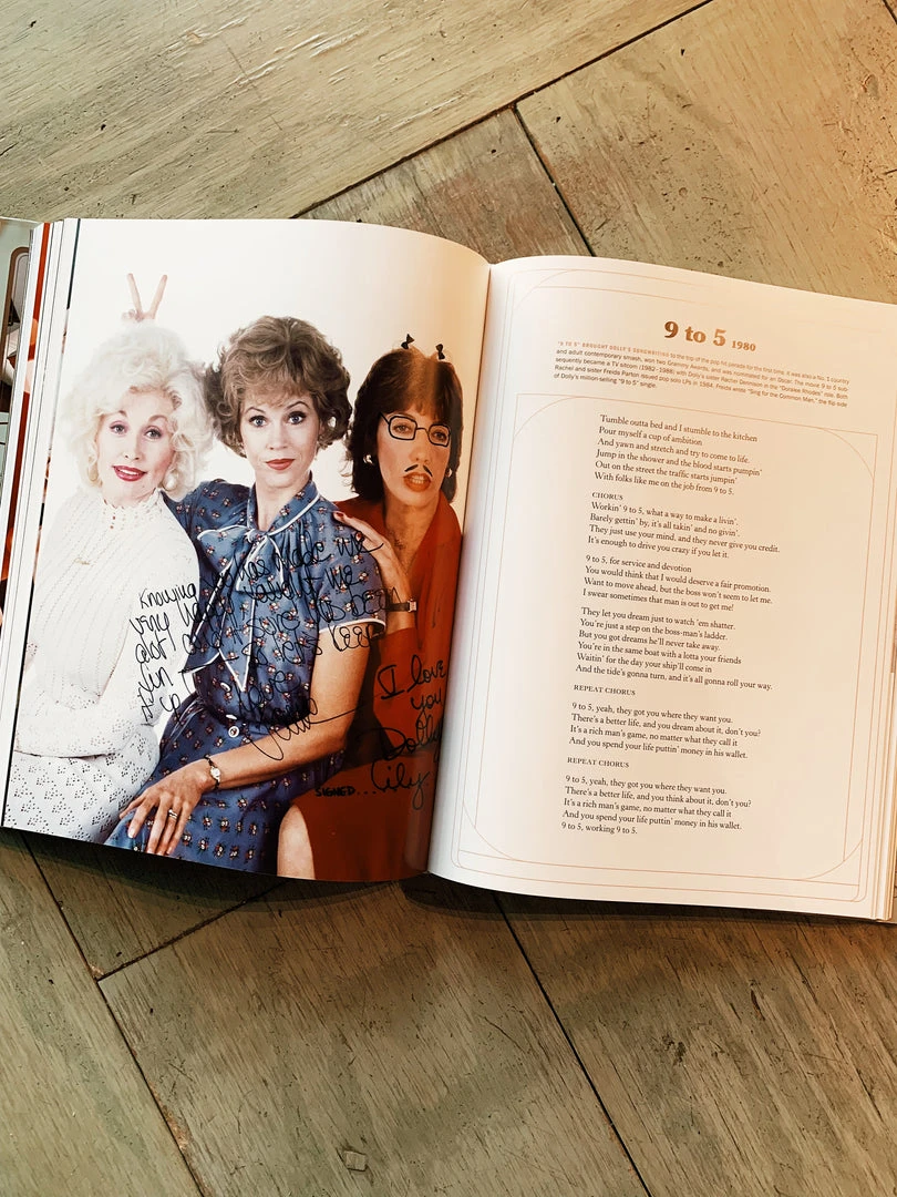 Hachette Dolly Parton, Songteller: My Life In Lyrics 8 Hachette Dolly Parton, Songteller: My Life In Lyrics