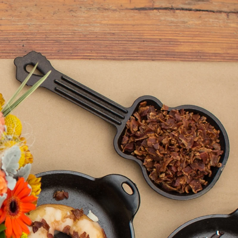 Lodge: Guitar Skillet 6 Lodge: Guitar Skillet