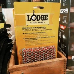 Lodge: Red Silicone + Chainmail Scrubbing Pad