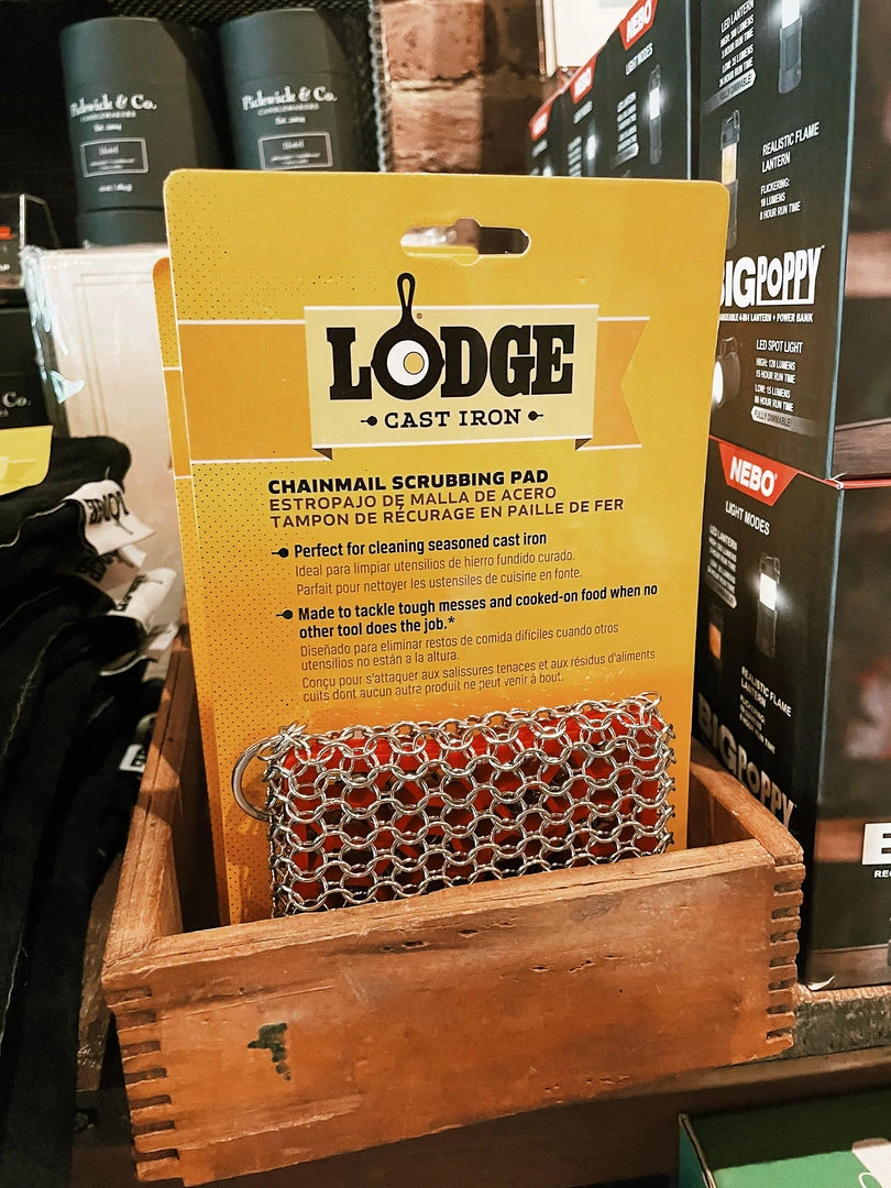 Lodge: Red Silicone + Chainmail Scrubbing Pad 3 Lodge: Red Silicone + Chainmail Scrubbing Pad